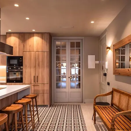 Lovely 6 Bedroom Flat In L'eixample Barcelona
