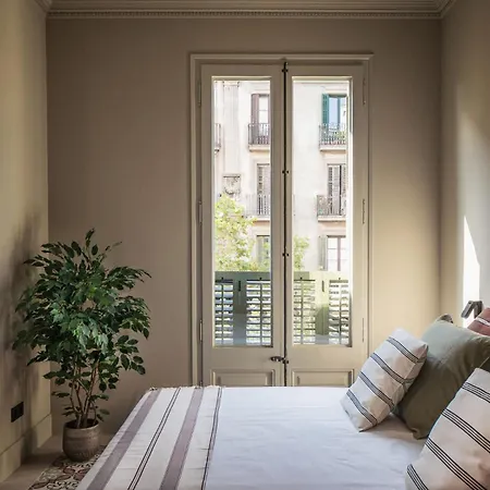 Apartment Lovely 6 Bedroom Flat In L'eixample *
