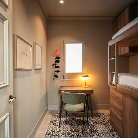 Lovely 6 Bedroom Flat In L'eixample Barcelona