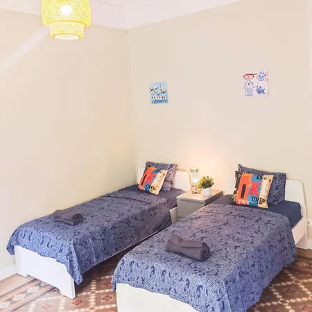 Oasis - Roger Lluria Hostal