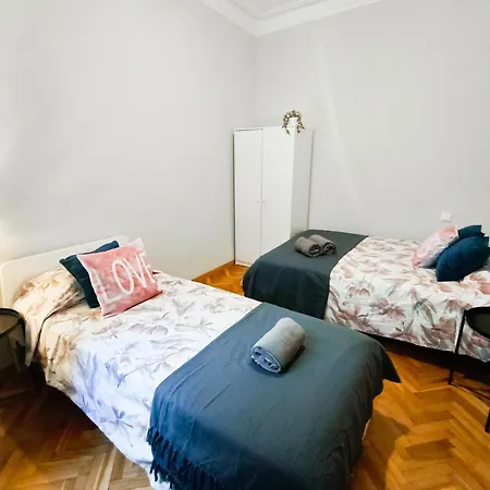 - Pau Claris Hostal