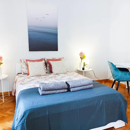 - Pau Claris Hostal Barcelona