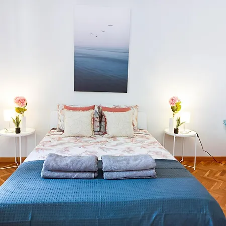 - Pau Claris Hostal *