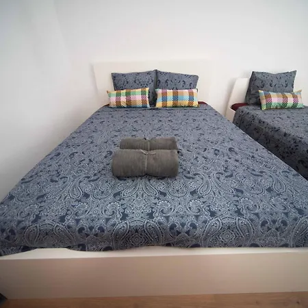 - Eixample Hostel