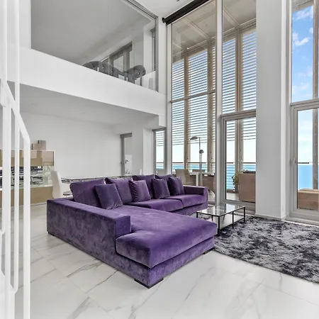 Penthouse With The Views! *