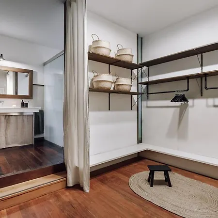 Apartment Zuheros - 2 Bedrooms In Eixample Dreta Barcelona