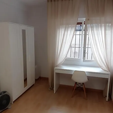 Hostel Sunny Central Double Bed Metro L5 - L1