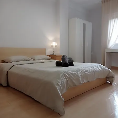 Hostel Sunny Central Double Bed Metro L5 - L1 *