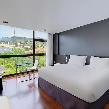 Ikonik Angli Hotel