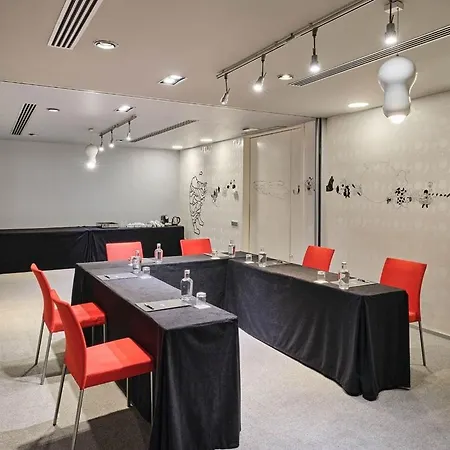 Ikonik Angli Barcelona