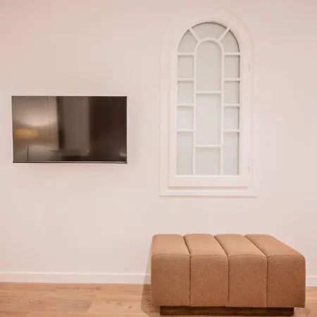 Apartment Diagonal By Sweett