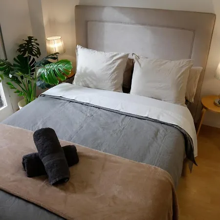 Hostel Sunny Central Double Bed Metro L5 - L1 *