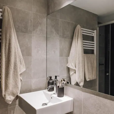 Ferrat - 3 Bedrooms In Eixample Esquerra Appartamento Barcellona