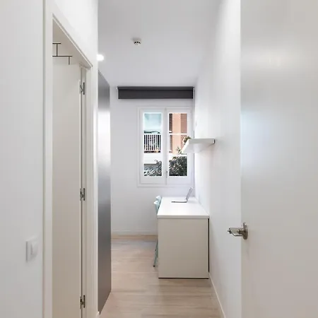 Hostel Laresibcn Minimum 31 Nights Barcelona