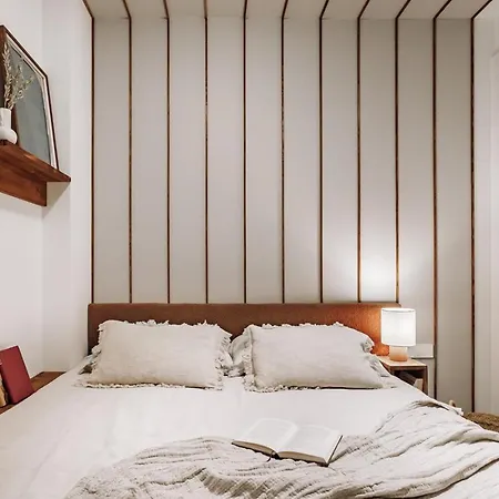 Mojacar - 2 Bedrooms In Eixample Esquerra Barcelona