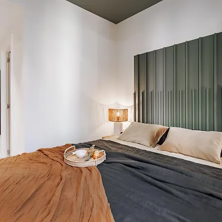 Mojacar - 2 Bedrooms In Eixample Esquerra Barcelona