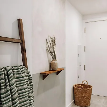 Mojacar - 2 Bedrooms In Eixample Esquerra Apartment Barcelona