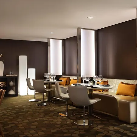Отель Renaissance 5*