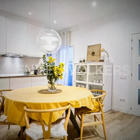 Modernist In The Hear Of Barcelona, Unit 3