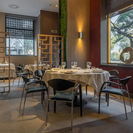 Hotel Catalonia Plaza 4*