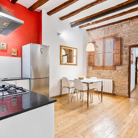 Stylish 2-bedroom In El Born Apartment *