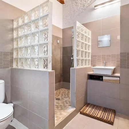 Apartment Stylish 2-bedroom In El Born Barcelona