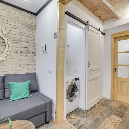 Concordia - Beautiful Flat, Spacious, 4 , 2 Bath Apartment