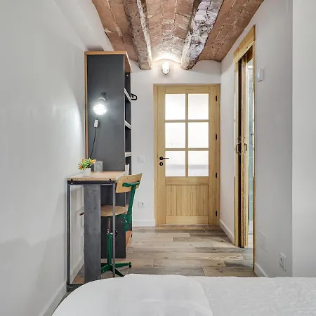 Concordia - Beautiful Flat, Spacious, 4 , 2 Bath *