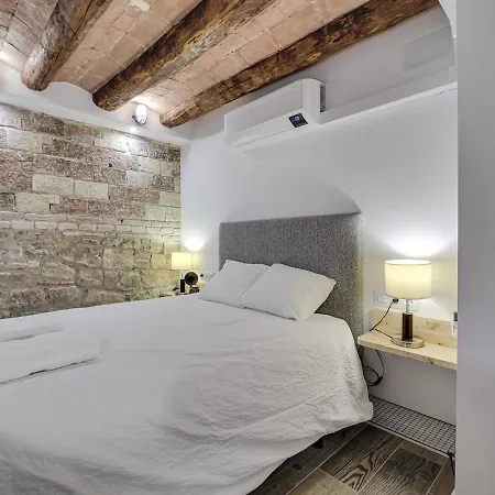 Concordia - Beautiful Flat, Spacious, 4 , 2 Bath Apartment