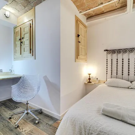 Concordia - Beautiful Flat, Spacious, 4 , 2 Bath Apartment *