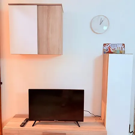 Amazing And Stylish Flat For 4 People With Breakfast Included 2 Blocks Away From Poblenou Apartment *