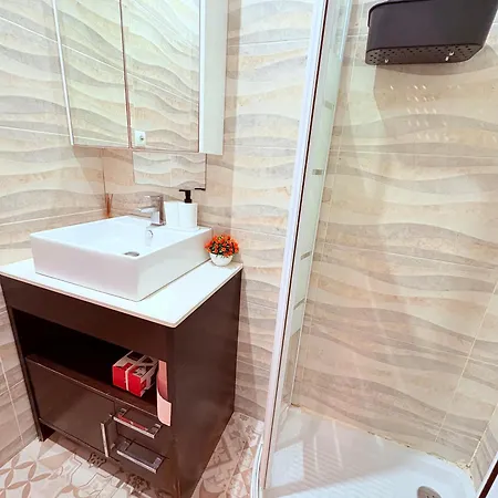 Amazing And Stylish Flat For 4 People With Breakfast Included 2 Blocks Away From Poblenou Apartment *