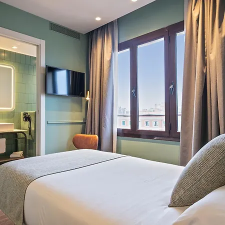 Via Augusta Hotel
