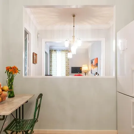 Explore Center From An Elegant Urban Retreat