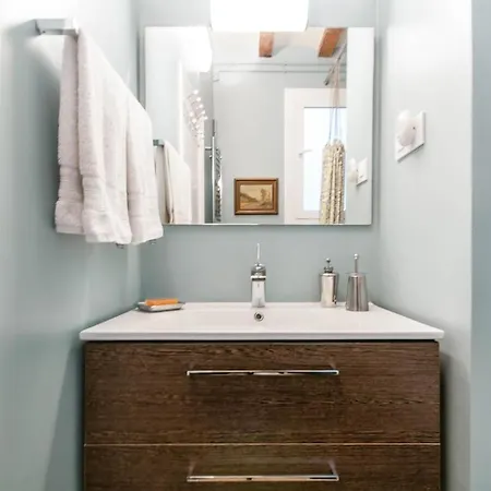Explore Center From An Elegant Urban Retreat Apartment