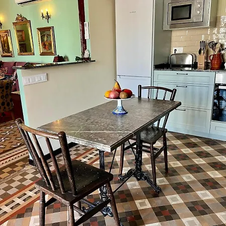Fabulous Luxury In Location Of Centre Apartment