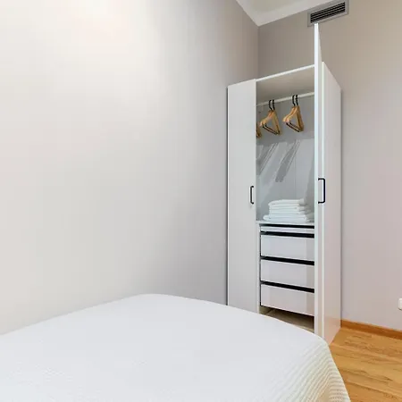 Blueground Galvany Doorman Ac Near Park Bcn-178 Apartment *