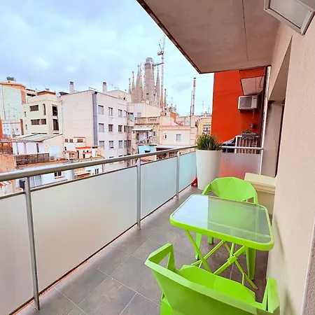 Stunning Flat For 5 People With Breakfast Included With Sagrada Familia Church View * Barcelona