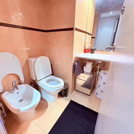 Stunning Flat For 5 People With Breakfast Included With Sagrada Familia Church View Apartment *