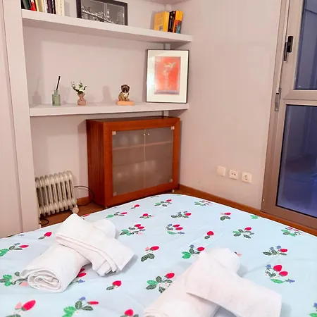 Stunning Flat For 5 People With Breakfast Included With Sagrada Familia Church View Barcelona
