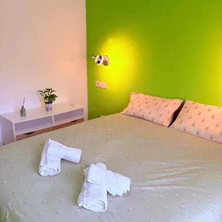 Stunning Flat For 5 People With Breakfast Included With Sagrada Familia Church View Apartment
