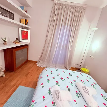 Stunning Flat For 5 People With Breakfast Included With Sagrada Familia Church View *