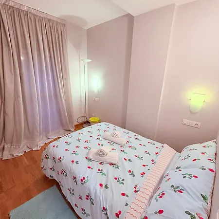 Stunning Flat For 5 People With Breakfast Included With Sagrada Familia Church View * Barcelona