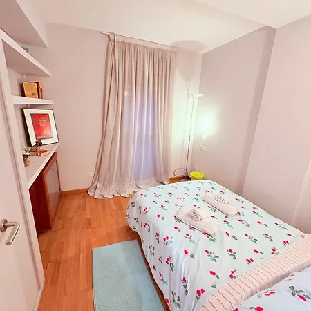 Stunning Flat For 5 People With Breakfast Included With Sagrada Familia Church View Apartment