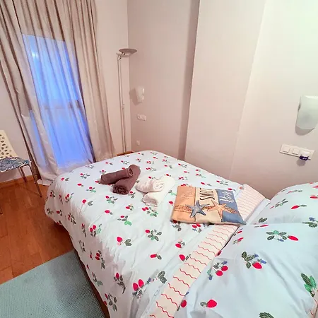 Apartment Stunning Flat For 5 People With Breakfast Included With Sagrada Familia Church View *