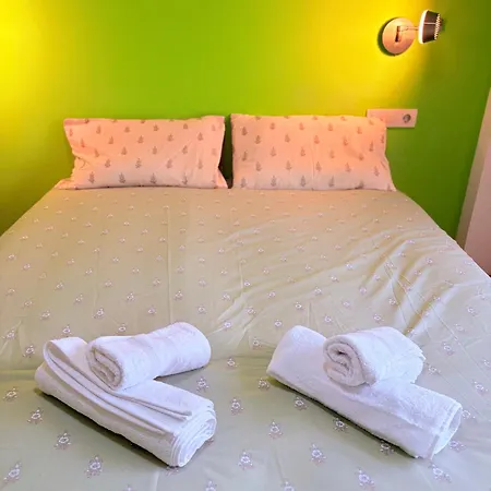 Stunning Flat For 5 People With Breakfast Included With Sagrada Familia Church View Apartment Barcelona