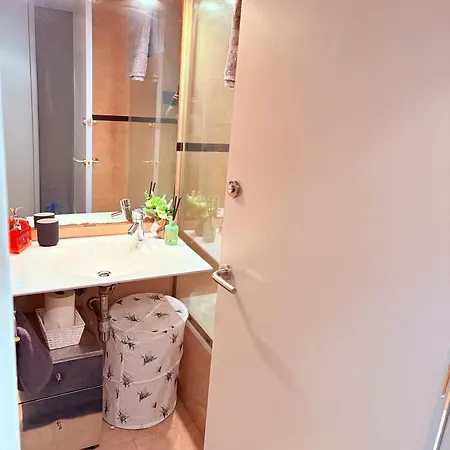 Stunning Flat For 5 People With Breakfast Included With Sagrada Familia Church View Barcelona