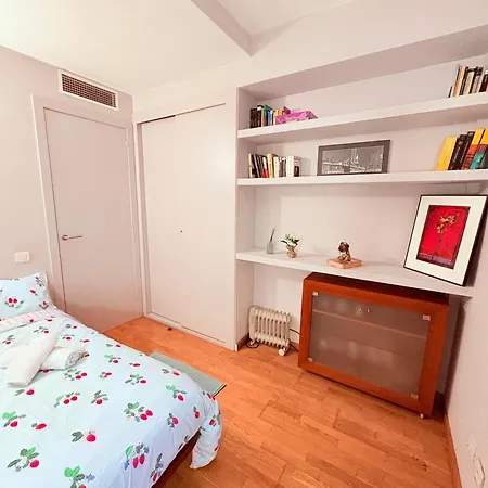 Apartment Stunning Flat For 5 People With Breakfast Included With Sagrada Familia Church View Barcelona