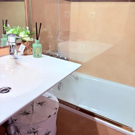 Stunning Flat For 5 People With Breakfast Included With Sagrada Familia Church View * Barcelona