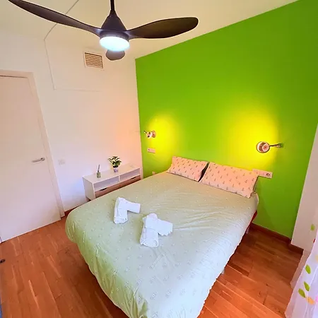 Stunning Flat For 5 People With Breakfast Included With Sagrada Familia Church View